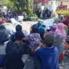 Warga Pesaren Kendal Demo Tolak Klaim Tanah PT Sukarli di PN: Lahan Warisan Nenek Moyang Digugat!  