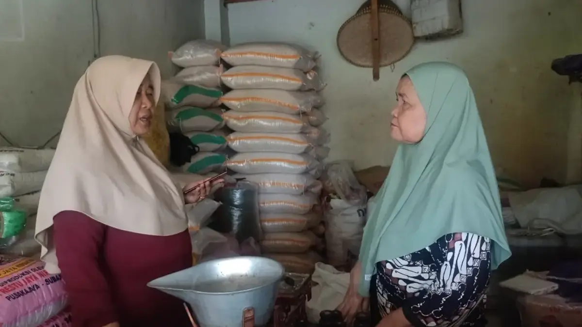 Waspada Beras Oplosan! Disperindagkop Batang Sidak Pasar, Kenali Cirinya Demi Kualitas Terjamin!