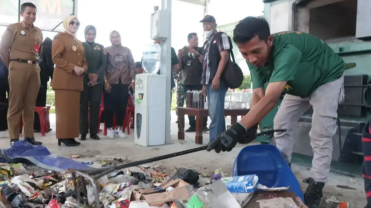 Balgis Diab Tinjau Pengolahan Sampah dengan Mesin MOTAH