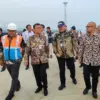 Gubernur Jateng Ahmad Luthfi saat meninjau kesiapan Terminal Multipurpose Batang (TMB) di KEK Industropolis.