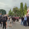 Aksi demonstrasi di gedung DPRD Batang berujung ricuh.