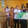 BPJS Ketenagakerjaan Serahkan Kartu Peserta Pelatihan DBHCHT, Lindungi Peserta Pelatihan Kerja!