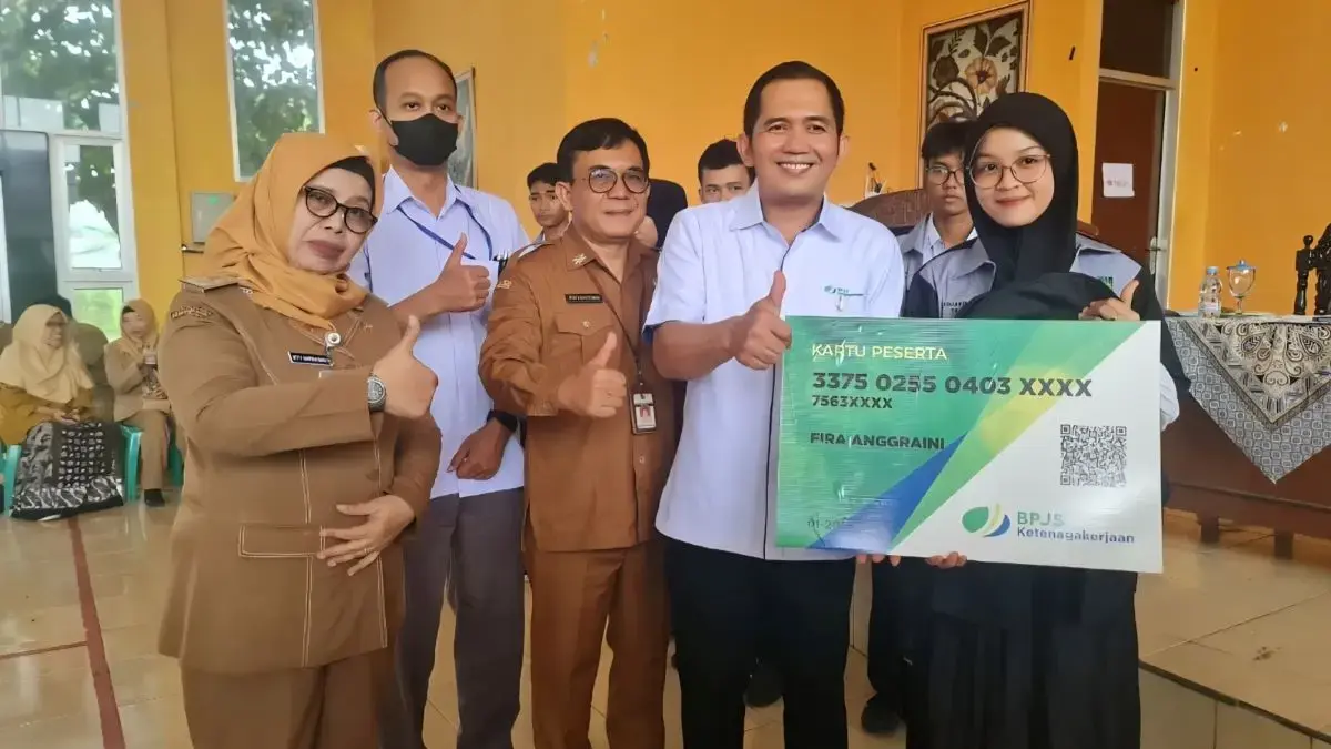 BPJS Ketenagakerjaan Serahkan Kartu Peserta Pelatihan DBHCHT, Lindungi Peserta Pelatihan Kerja!