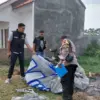 Balon Udara \'Remaja Mumet\' Nyangkut di Tiang Listrik Pekalongan, Akibatkan Aliran Listrik Padam!