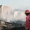 Dua Rumah di Kendal Hangus Terbakar, 4 Mobil Damkar Dikerahkan Padamkan Api!