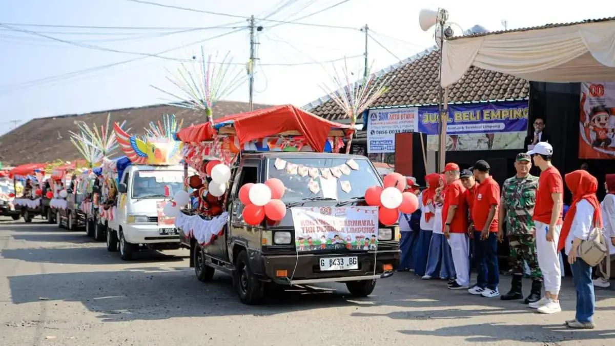 HUT RI Ke-80, Seribuan Siswa TK Limpung Ramaikan Karnaval Mobil Hias Penuh Kreasi!