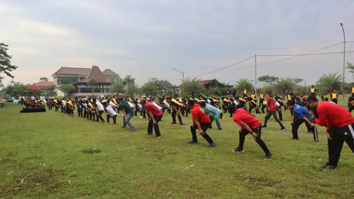 HUT ke-80 RI, Polres Pekalongan Kota & Ponpes Al Maliki Gelar Olahraga Bersama dan Baksos!