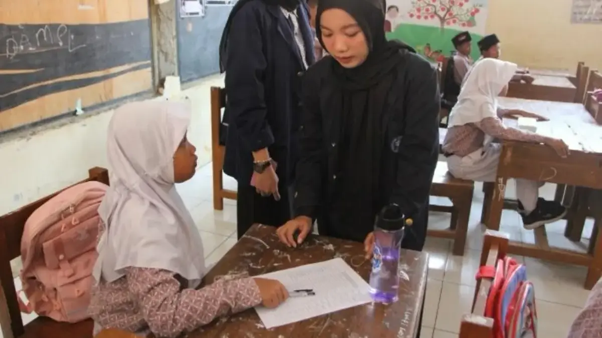 KKNT IPB University Edukasi Literasi Keuangan Siswa SDN Banyurip Ageng Lewat Program CELENGANKU!