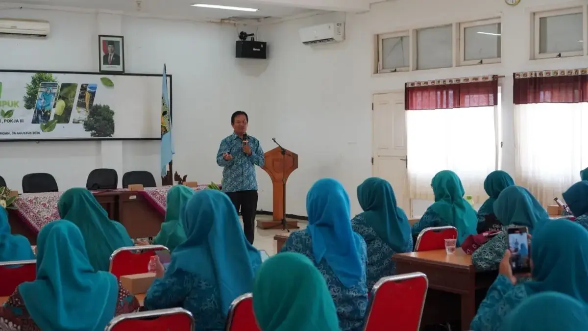 Kader PKK Pekalongan Dilatih Buat Pupuk Cair dari Sampah Organik Rumah Tangga!