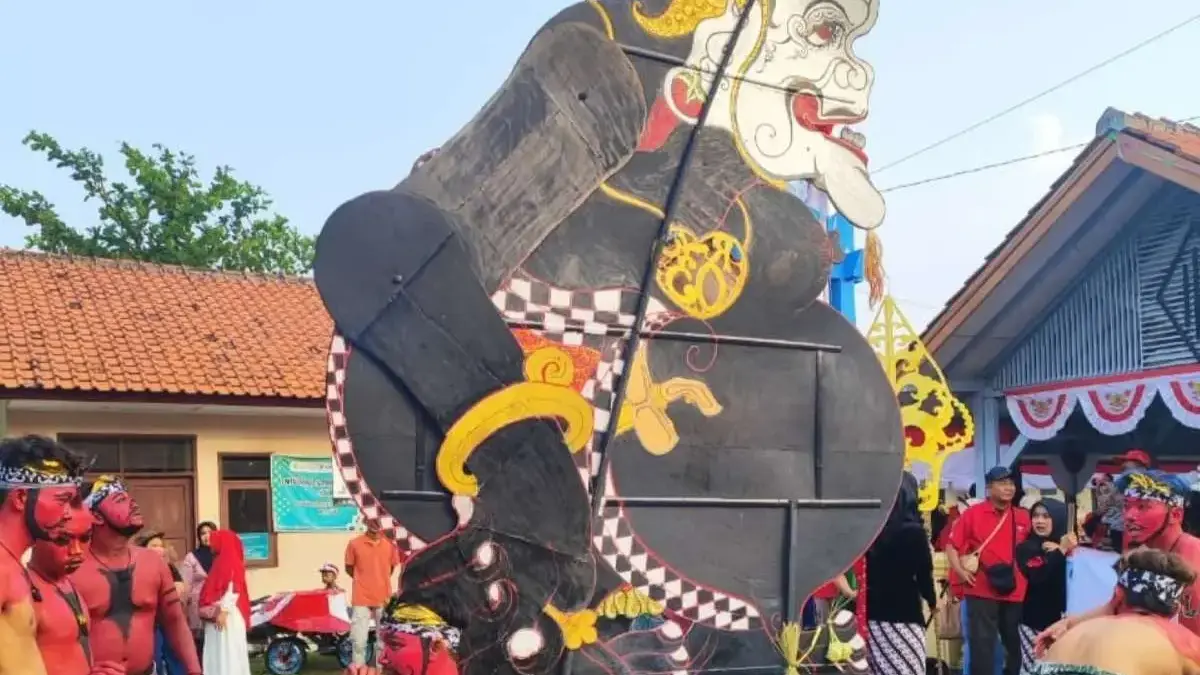 Karnaval Meriah HUT RI di Desa Pait: Kreasi Semar RW 03 Curi Perhatian, Bukti Kekompakan Warga!