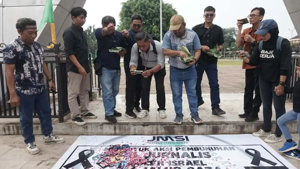 Kecam Pembunuhan Jurnalis di Gaza, JMSI Batang Gelar Aksi Solidaritas di Jalan Veteran!