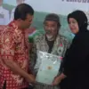 Penantian Terjawab! Gubernur Jateng Serahkan 1.065 Sertifikat Tanah ke Petani Teh Eks PIR di Batang!