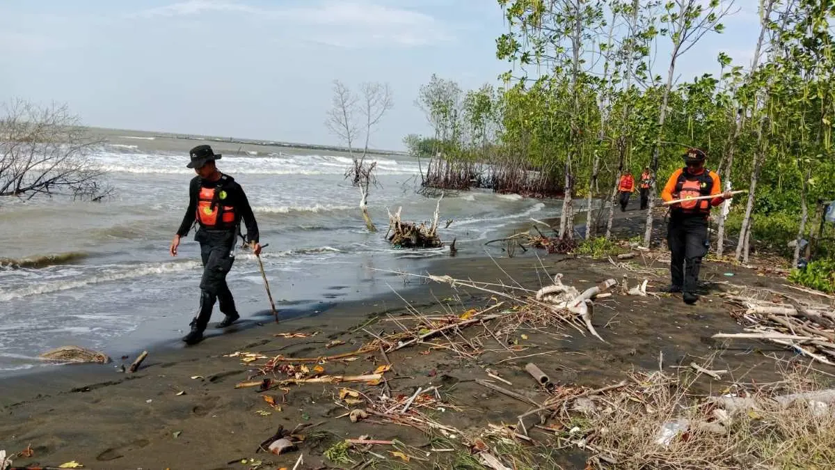 Pencarian Pemancing Tenggelam di Siwalan Terkendala Cuaca Buruk, Tim SAR Lanjutkan Besok!