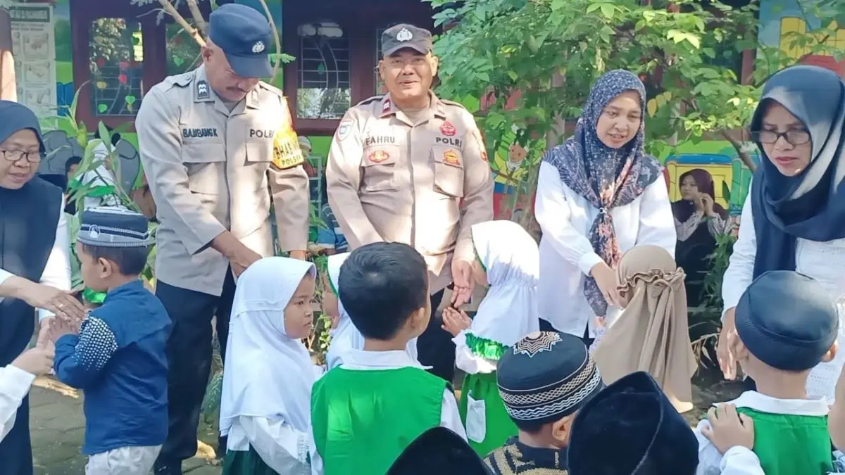 Polsek Pegandon Sambangi TK Muslimat NU Pucangrejo,Edukasi Peran Polisi sebagai Sahabat Anak!