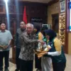 Popda Jateng 2025, Batang Raih 11 Medali, Bupati Beri Penghargaan & Apresiasi Atlet Berprestasi!