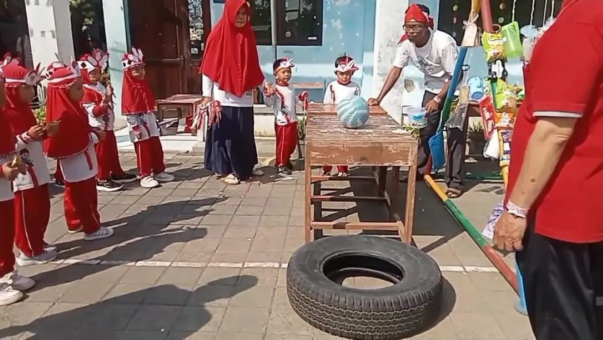Semarak HUT RI ke-80, SD Aisyiyah Qurrota A’yun Gelar Pasar Jajan Gratis & Lomba Tradisional!