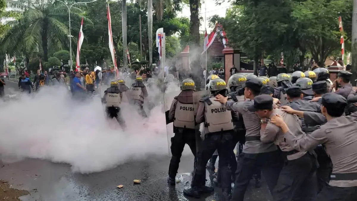  Simulasi Penanganan Demo Anarkis Digelar di Halaman Kantor Wali Kota Pekalongan!