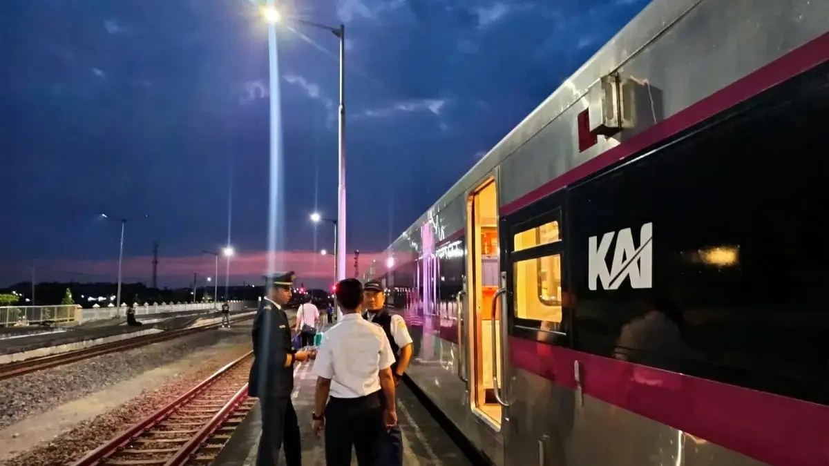 Stasiun Batang Kini Disambangi KA Argo Muria, Layanan Perdana Angkut 6 Penumpang!