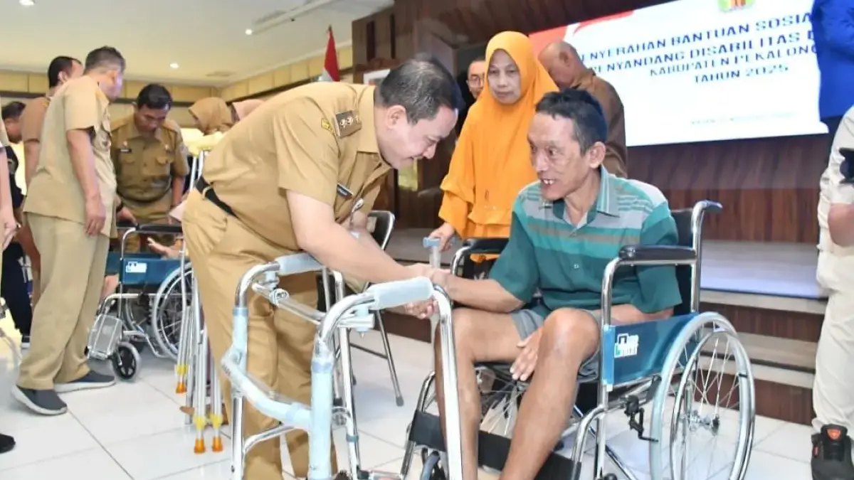 Wabup Sukirman Salurkan Alat Bantu Disabilitas & Lansia, Tekankan Sinergi Lintas Sektor!