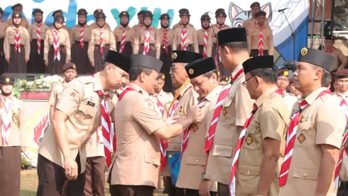 Wali Kota Pekalongan Aaf Terima Lencana Darma Bakti