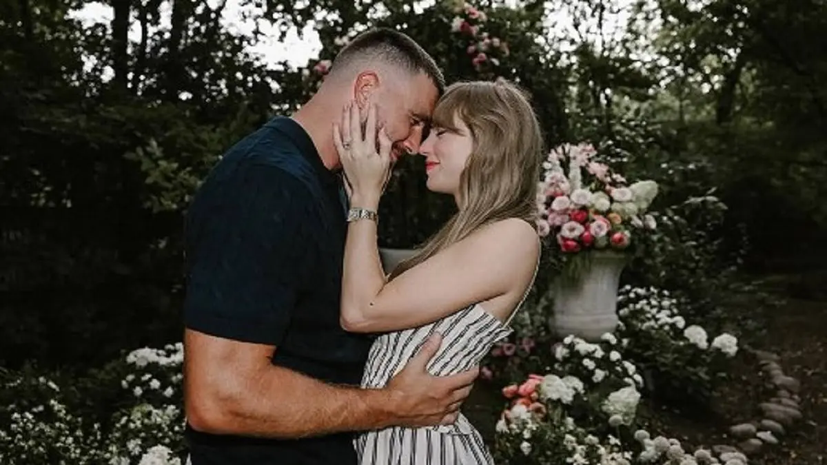 taylor swift bertunangan