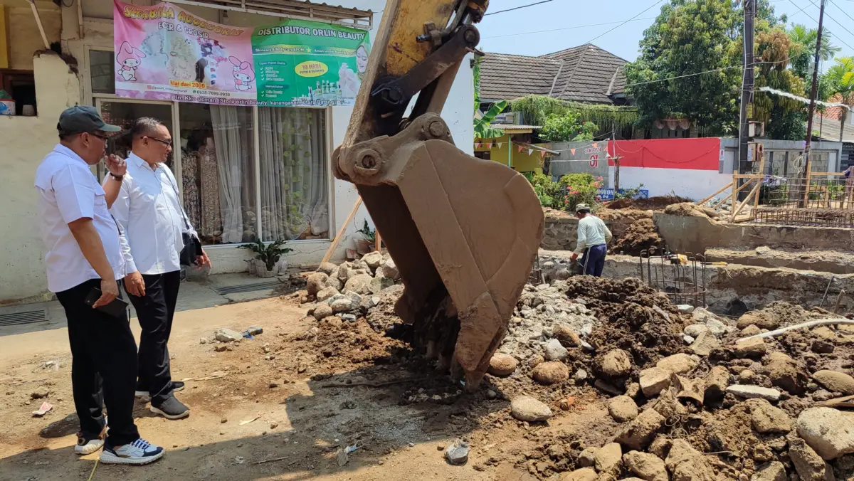 Pemkab Batang wajibkan pekerja konstruksi terdaftar perlindungan sosial ketenagakerjaan.