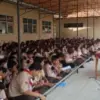 Babinsa Koramil 11 Sragi Sambangi SMAN 1 Sragi, Ajak Siswa Bijak Bermedsos & Hindari Anarkis!