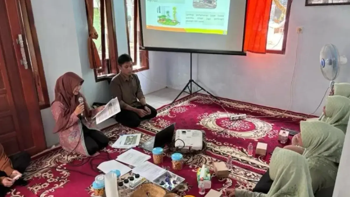 Fakultas Pertanian Unikal Latih Ibu-ibu Wonopringgo Buat Lanskap Pertamanan, Tingkatkan Kualitas Hidup!