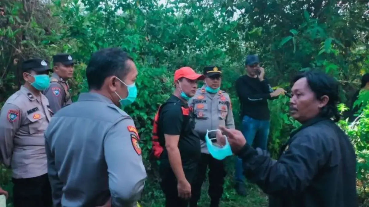 Geger di Eks AKN Pekalongan, Warga Temukan Mayat Pria Membusuk di Kebun!
