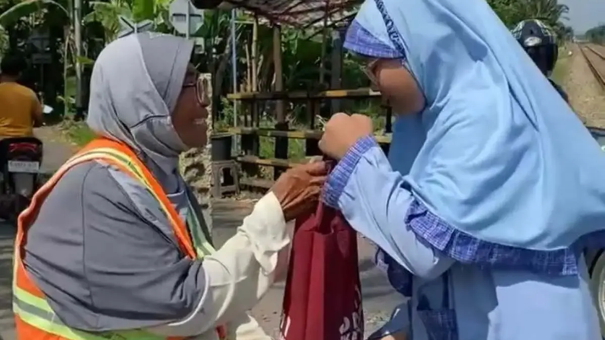 HUT KA Nasional, Siswa SD Muhammadiyah 1 Pekajangan Apresiasi Para Pahlawan Jalur Rel!