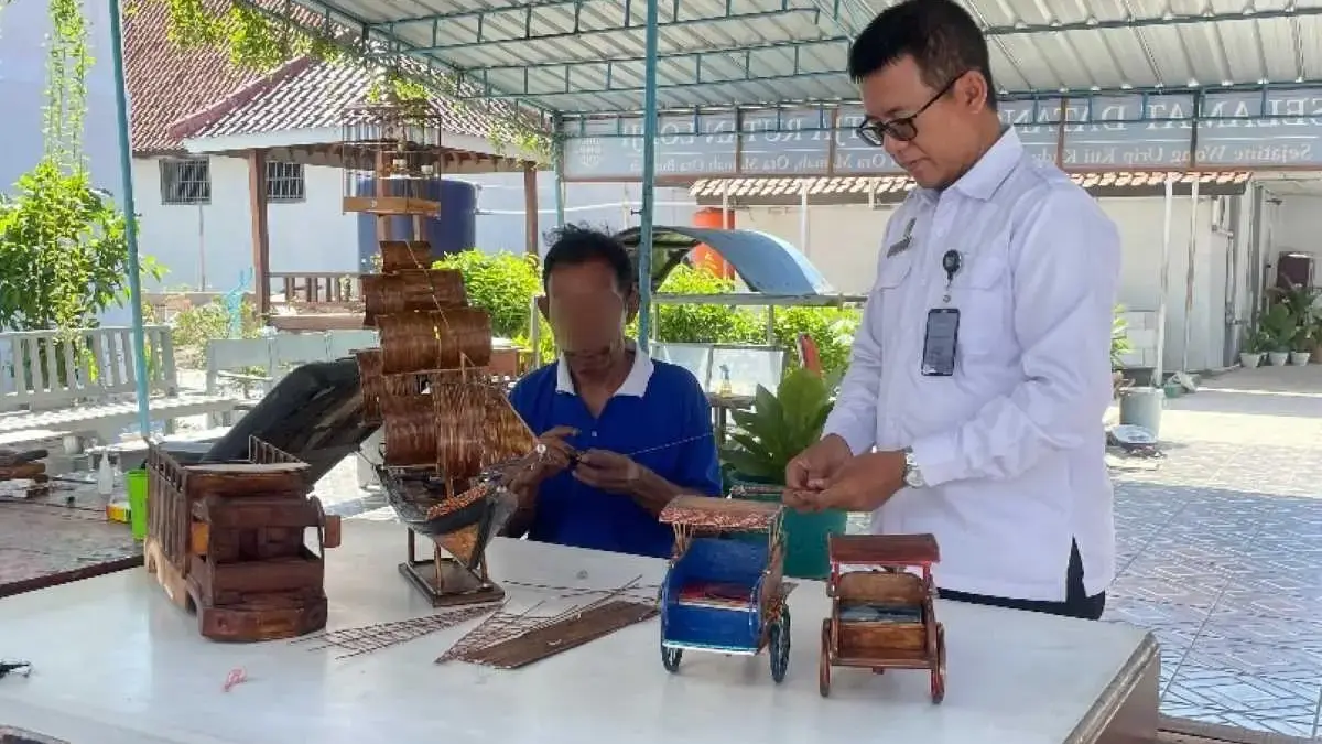 Keren! Warga Binaan Rutan Pekalongan Hasilkan Kerajinan Bernilai Jual Tinggi!