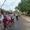 Lewat AG Pagi, Polisi Bantu Seberangkan Pelajar di Pekalongan, Jaga Kelancaran Lalu Lintas!