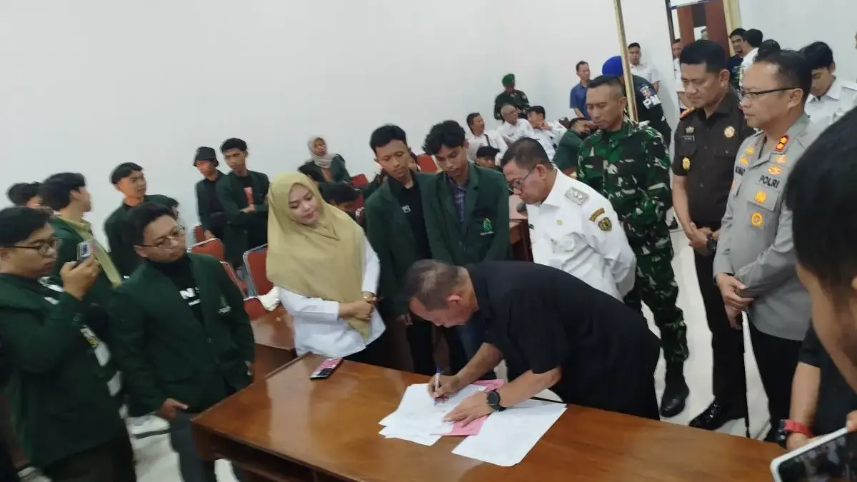 Mahasiswa UIN Gus Dur Gelar Aksi Damai di DPRD Pekalongan, Sampaikan 10 Tuntutan untuk Pusat & Daerah!