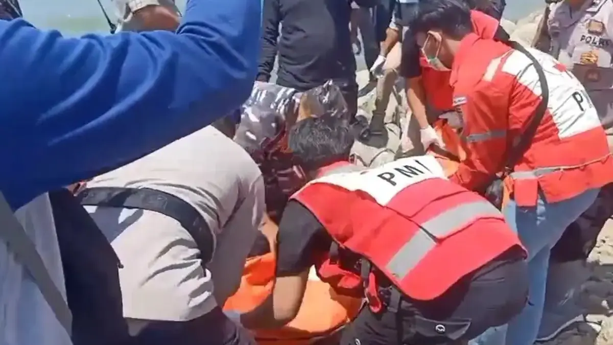 Mayat Perempuan Mengapung di Pantai Panjang Pekalongan, Polisi Duga Korban Depresi!