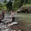 Pelajar 12 Tahun Tewas di Sungai Lolong Pekalongan, Terseret Arus Saat Mandi Bareng Teman!