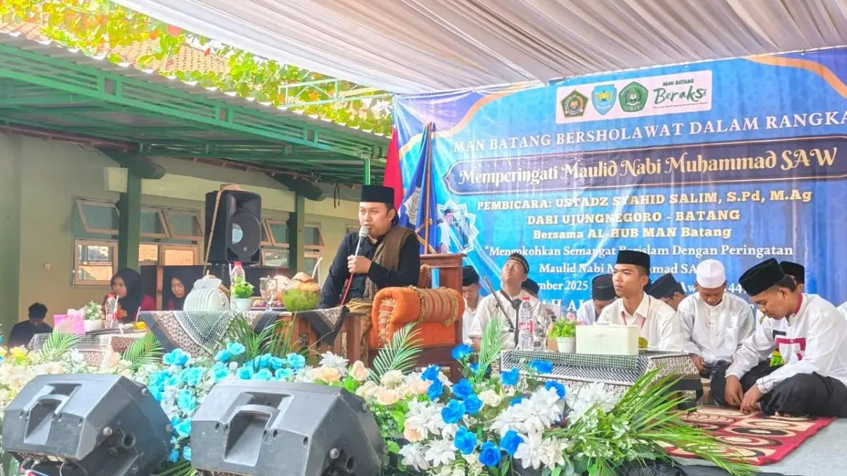 Peringatan Maulid Nabi di MAN Batang, Gus Syahid Ajak Siswa Teladani Akhlak Rasulullah!
