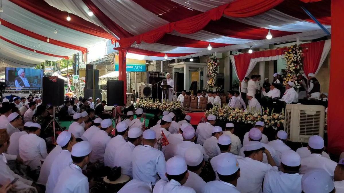 Puncak Maulid Akbar Kanzus Sholawat, Habib Jindan Serukan Jaga Persaudaraan & Syukuri Nikmat Negeri Aman!  