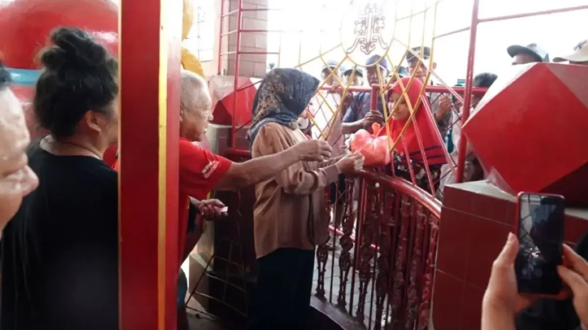 Rayakan Cioko, Klenteng Po An Thian Bagikan 10 Ton Beras ke Ribuan Warga Pekalongan!