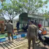 Satpol PP Tertibkan PK5 di Depan RSUD Kajen, Keluhkan Halte Jadi Tempat Berjualan!