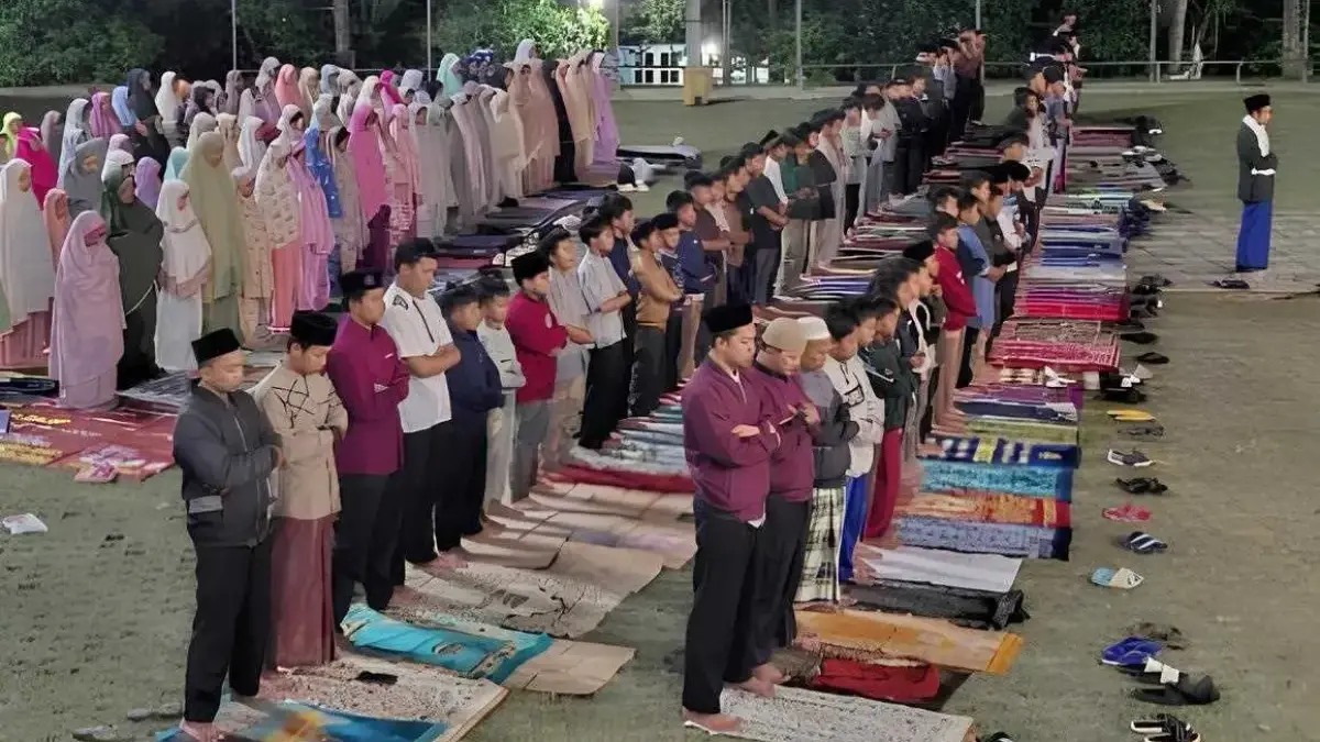 Syahdu, 150 Siswwa MI Muhammadiyah Pagersari Ikuti Salat Gerhana Bulan