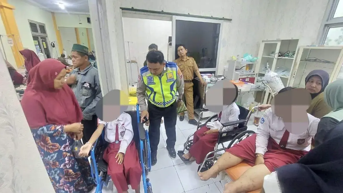 Tiga Pelajar SD di Pekalongan Diseruduk Truk Sampah, Satu Guru Ikut Terserempet!