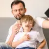 hari baik membelikan anak HP