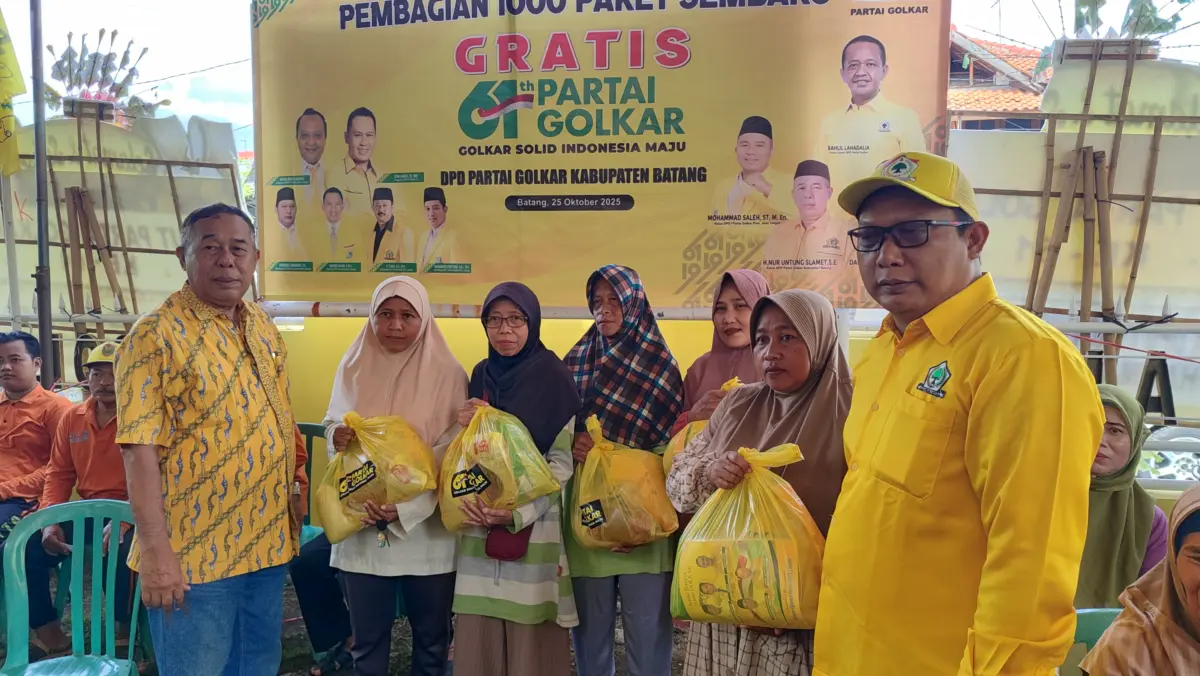 Ringankan Beban Warga, DPD Golkar Batang Bagikan 750 Paket Sembako dan Cek Kesehatan Gratis DPD Golkar Batang bagikan 750 paket sembako gratis.
