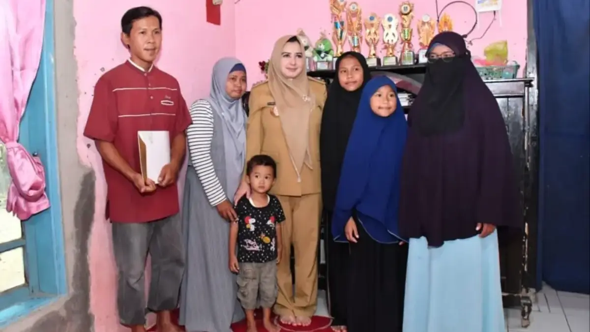Bupati Fadia Terharu Baca Surat Siswi Penjual Bubur: Aqilah Ingin Jadi Hafizah, Biaya Sekolah Ditanggung!