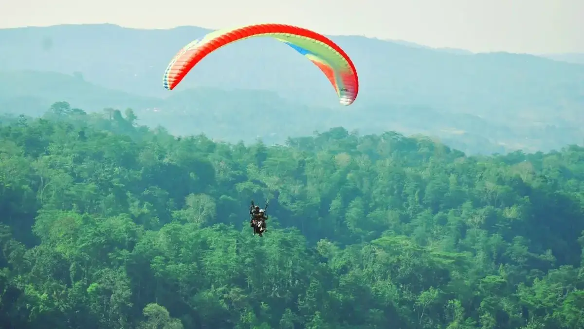 Curug Sewu Kendal Perkuat Sport Tourism, Bupati Dyah Coba Langsung & Resmikan Spot Paralayang!