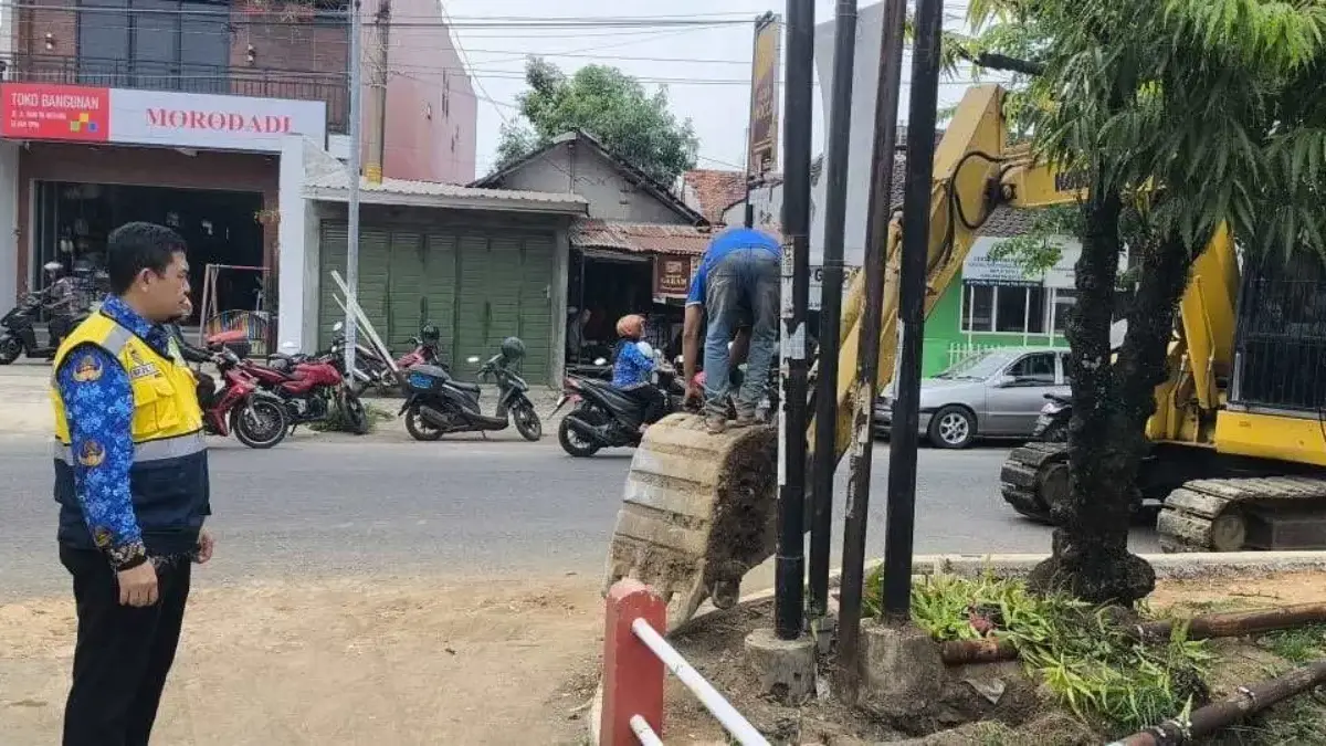 DPUPR Batang Perketat Pengawasan Retribusi Tiang Internet, Optimis Lampaui Target PAD!