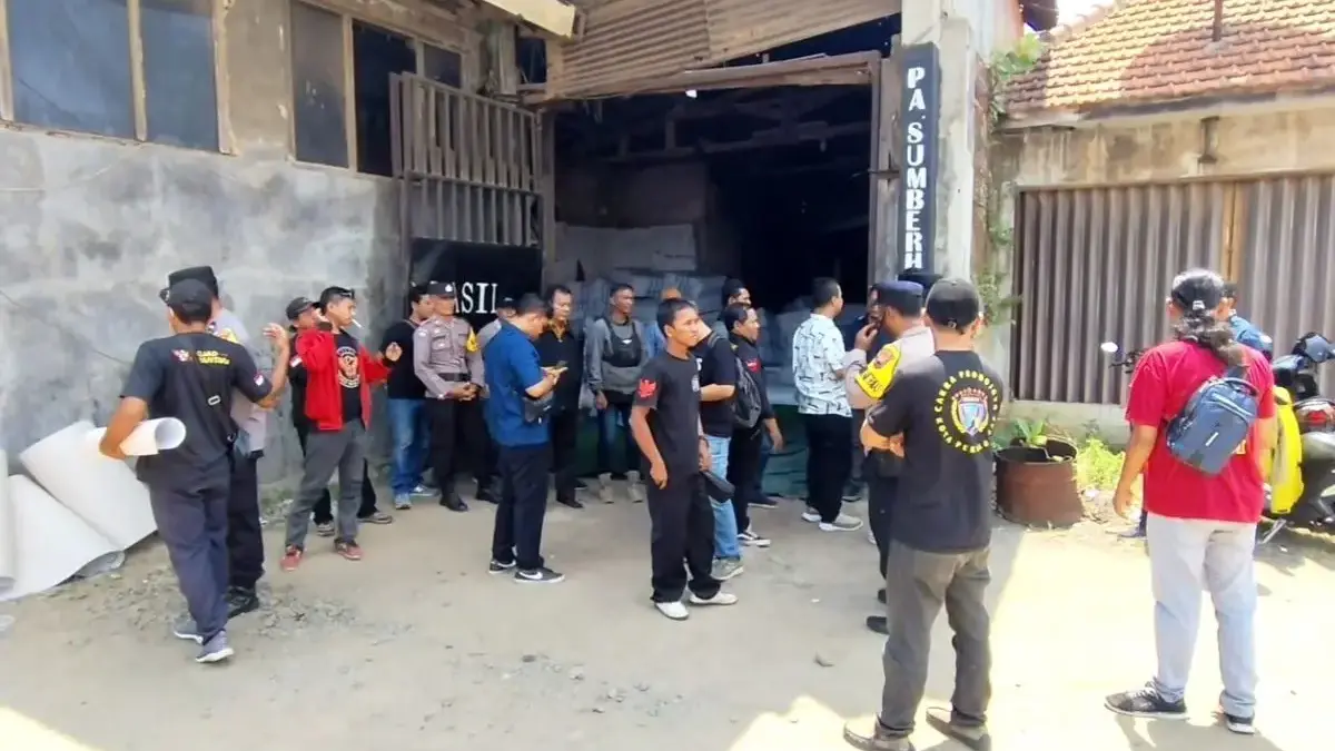 Diduga Tahan Ijazah Karyawan, Perusahaan Ekspedisi di Pekalongan Digeruduk Ormas & LSM!