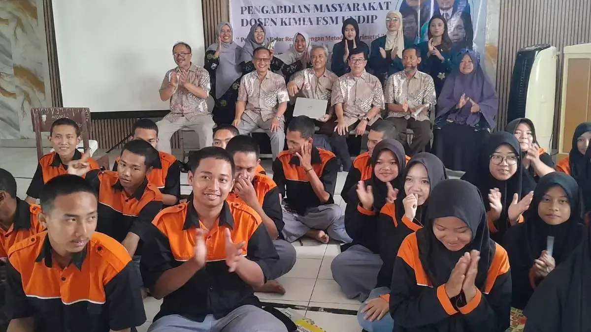 Dosen Kimia Undip Latih Siswa SMA Muhpat Kendal Ukur Energi Makanan Lewat Teknik Kalorimetri