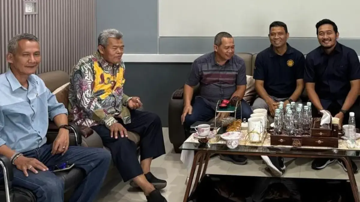 Tiga Dewas terpilih menjalin komunikasi dengan jajaran Direksi Perumda Air Minum Sendang Kamulyan.