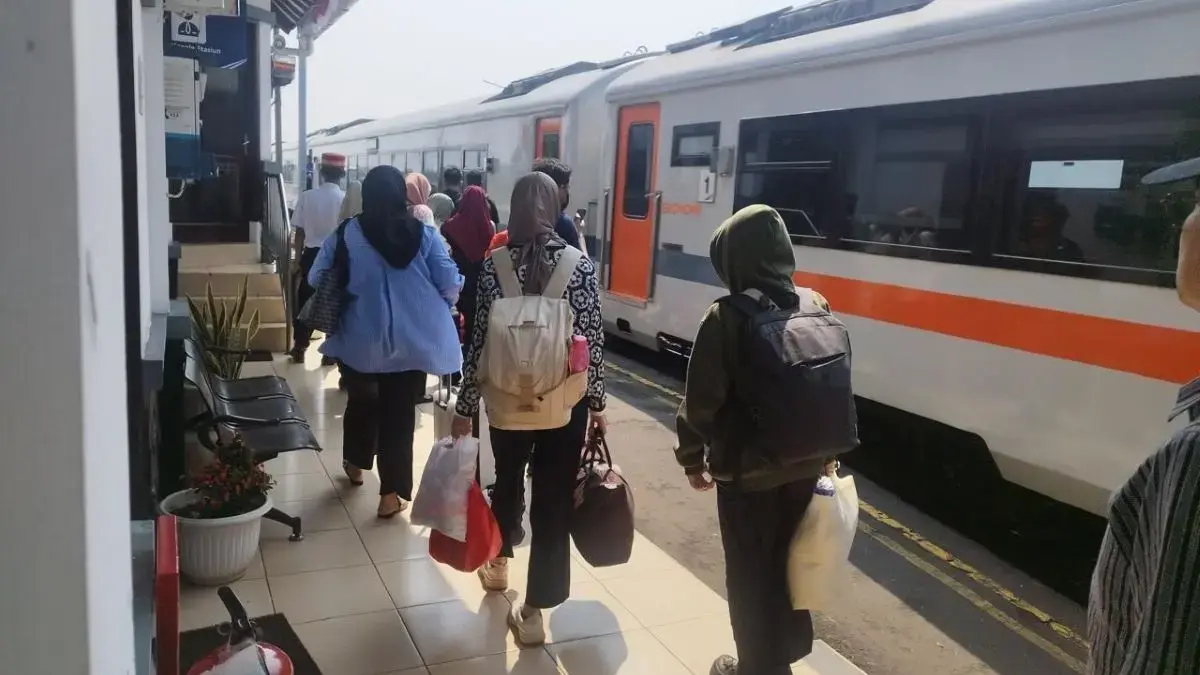 KAI Mudahkan Wisata Batang: Argo Muria Singgah, Jelajahi Pantai Sigandu Hingga Agrowisata!